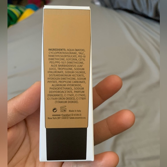 NIB ESSENCE Pretty Natural Hydrating Foundation Color: Warm Caramel 100 - Picture 6 of 10